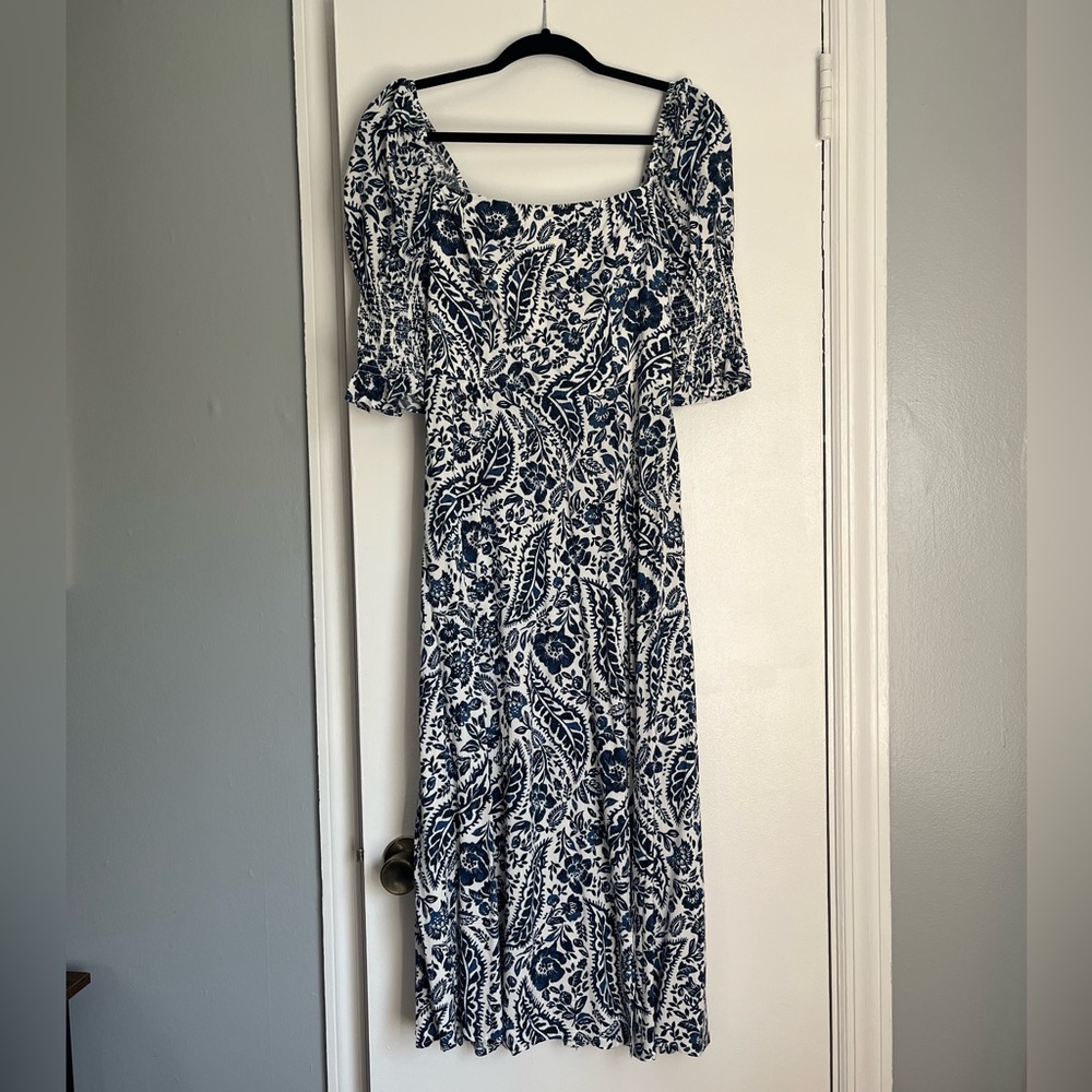 Midi blue and white dress with slit on the side